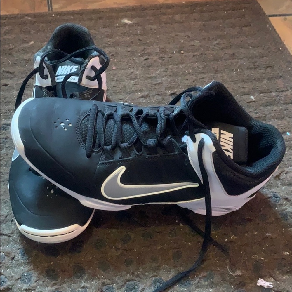 Women's basketball sneakers